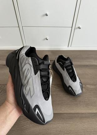 Adidas yeezy boost 700 mnvn metallic оригинал gw9524 41р us82 фото