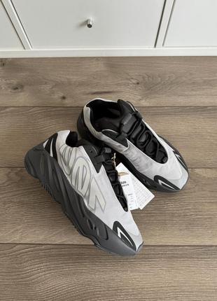 Adidas yeezy boost 700 mnvn metallic оригинал gw9524 41р us85 фото