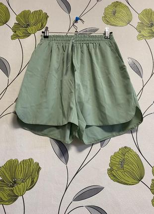 Шорты на резинке