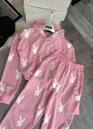 Спортивний костюм в стилі playboy