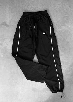 Нейлонові спортивні штани nike на утяжках з рефлективними полосками