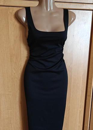 Гарна сукня міді з квадратним вирізом