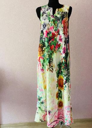 Очаровательное яркое длинное платье