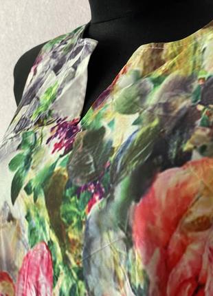 Очаровательное яркое длинное платье