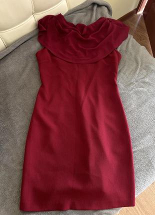 Бордовое праздничное платье приталенное rinascimento