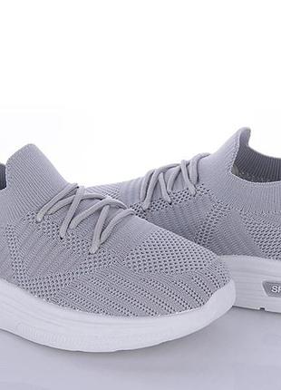 Весняні дитячі кросівки