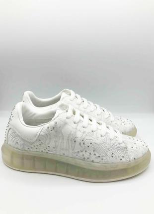 Оригинальные кроссовки гуess