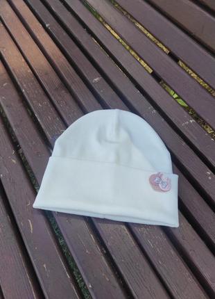 Нежная шапочка на девочку на осень-весну 50-52