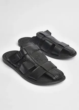 Шльопанці з еко-шкіри