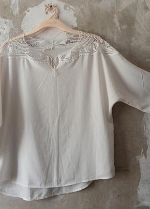 Sweet lady  блузка 
легка ,приємна до тіла ,трошки прозора