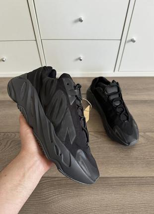 Adidas yeezy boost 700 mnvn triple black оригинал fv4440 46р1 фото