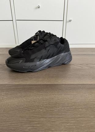 Adidas yeezy boost 700 mnvn triple black оригинал fv4440 46р4 фото