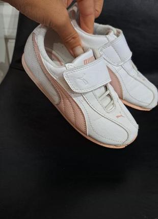 Кроссовки 300 грн 2