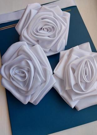 Роза из атласа белая2 фото