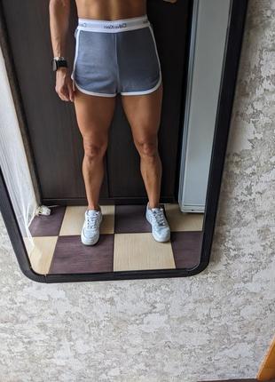 Сірі шорті від calvin klein