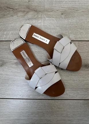 Шльопанці zara