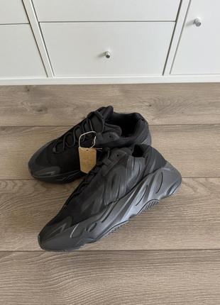 Adidas yeezy boost 700 mnvn triple black оригинал fv4440 46р6 фото