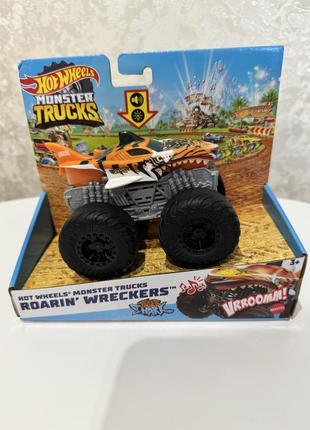 Hot wheels monster trucks тигрова акула tiger shark