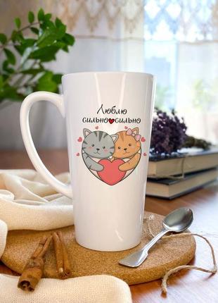 Чашка с котиками люблю сильно