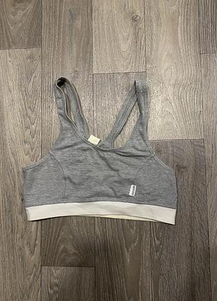 Серый спортивный топ