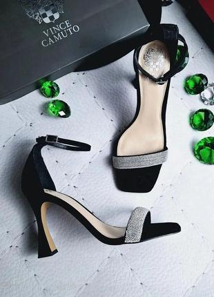 Vince camuto оригінал замшеві чорні босоніжки на шпильці прикрашені стразами