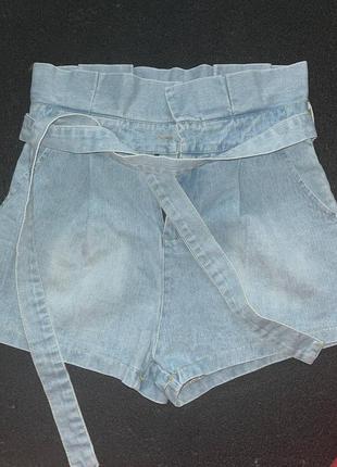 Шорти з високою талією