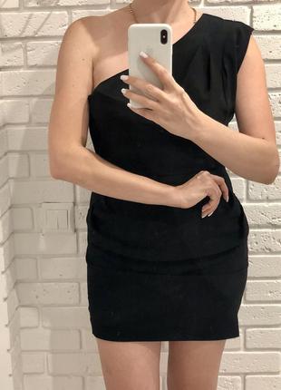 Платье на одно плечо