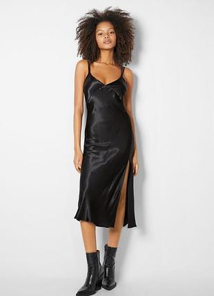 Сатинова сукня-комбінація від bershka