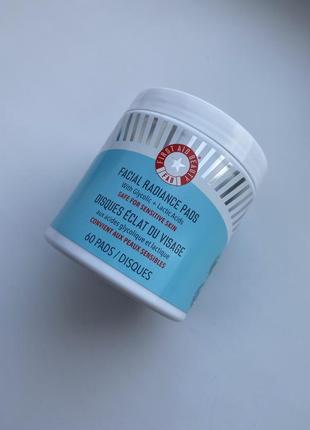 Подушечки (пади) дляботы и освещения first aid beauty facial radiance pads with glycolic + lactic acids compostable