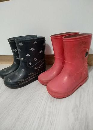 Две пары сапожек резинки