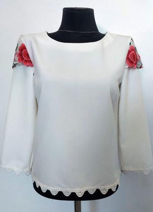 Суперцена. стильная блузка, цветочные вставки.новая, р-ры 40-48