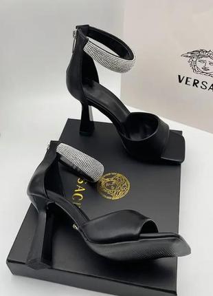 Босоножки versace