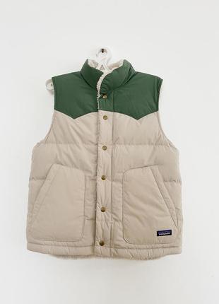 Унисекс жилетка пуховая patagonia reversible bivy down vest - oar tan