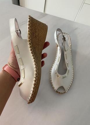 Босоніжки натуральні 38р.2 фото