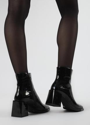 Ботильйони жіночі демісезонні чорні фактурні 1775б
