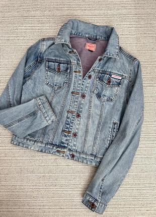 Блакитна джинсова куртка superdry, розмір м/с