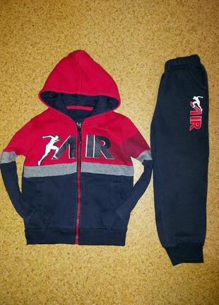 Костюм спортивний 4-5 років.