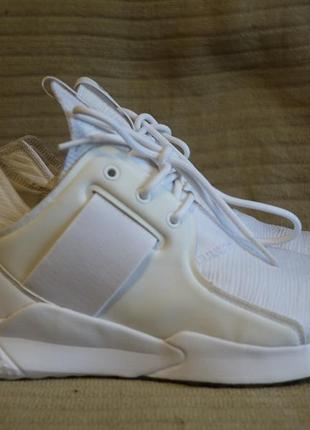 Очень легкие высокие текстильные тренировочные сникерсы reebok freestyle motion 40,5 р.