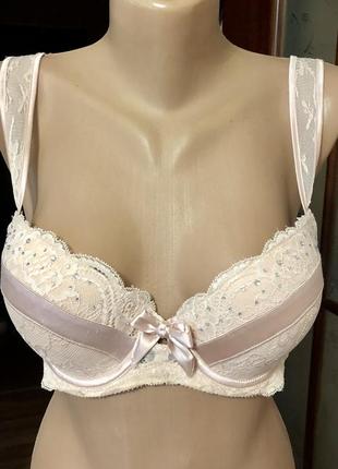 Красивый бюстгальтер