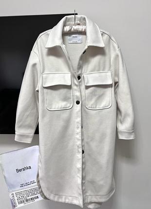 Пальто бомпер довге подовжене bershka оригінал кремовий білий піджак сорочка на ґудзик кашемірове молочне плащ кардиган демісезонне класичне базове