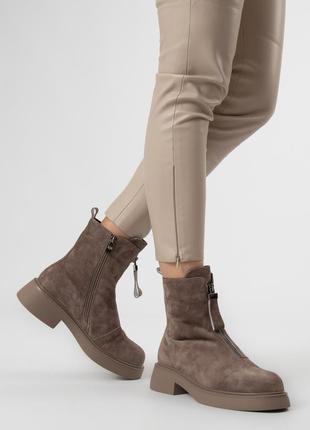 Чере�вики жіночі замшеві кольору мокко з блискавкою, на платформі та підборах, на хутрі 174...