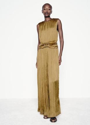 Zara атласний комбінезон із пряжкою