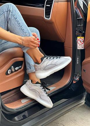 Кроссовки женские