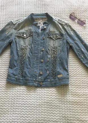 Джинсовая куртка с кружевом