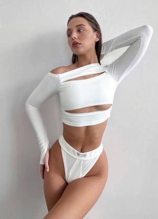 Невероятный топ с вырезами и длинным рукавом на пальчик