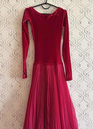Красивое стандартное бархатисто-бордовое платье для бальных танцев