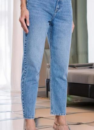 Женские джинсы mom