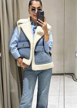 Жилетки zara меховые джинсовые