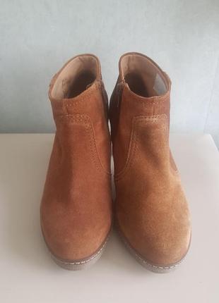 Замшевые ботинки коричневые демисезонные ботильены2 фото