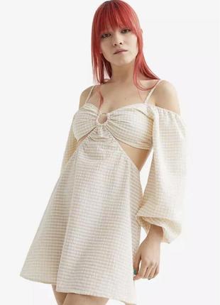 Нежное бело-желтое платье